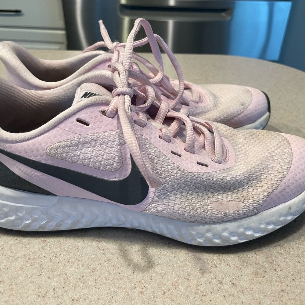 Nike sneakers girls youth size 4